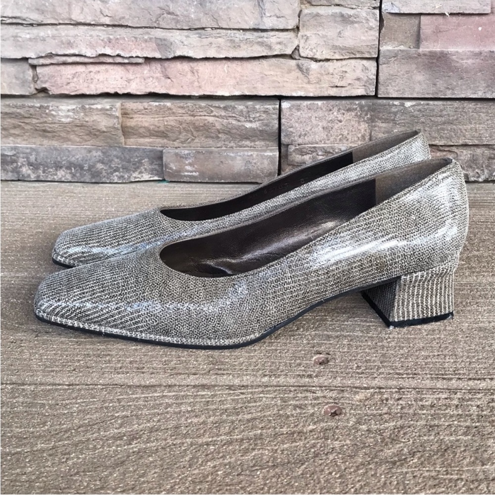 Stuart Weitzman Low Heel Size 8 - image 2